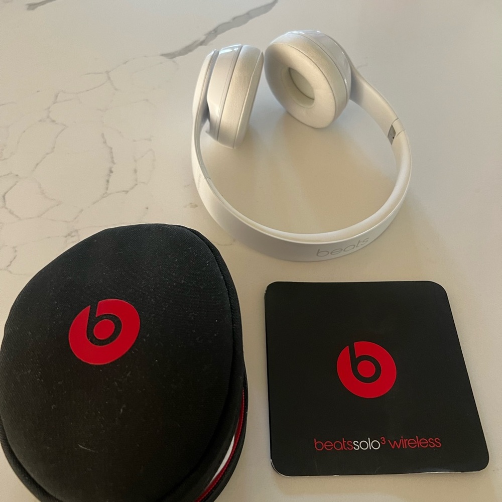 Beats by Dre Solo3 Wireless On-Ear Headphones - White